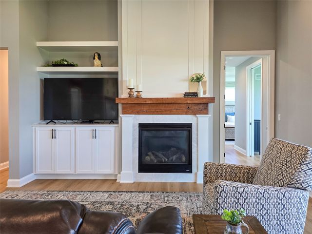 1727 Roebling Road, Adel, IA 50003
