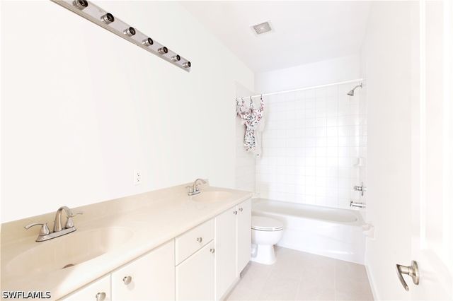 1395 Mariposa CIR 104, Naples, FL 34105