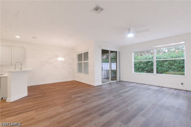 1395 Mariposa CIR 104, Naples, FL 34105