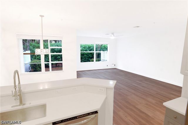 1395 Mariposa CIR 104, Naples, FL 34105