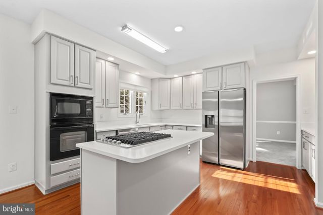 7912 BRACKSFORD CT, Fairfax Station, VA 22039