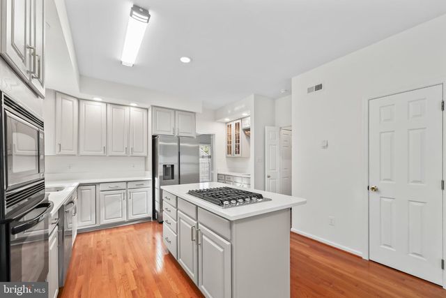 7912 BRACKSFORD CT, Fairfax Station, VA 22039