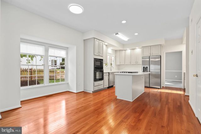 7912 BRACKSFORD CT, Fairfax Station, VA 22039