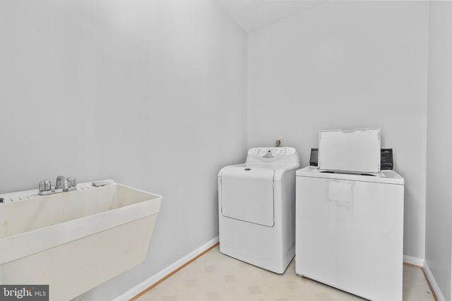 7912 BRACKSFORD CT, Fairfax Station, VA 22039