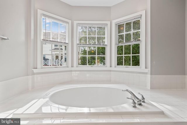 7912 BRACKSFORD CT, Fairfax Station, VA 22039