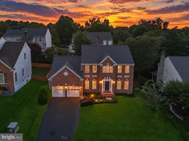 7912 BRACKSFORD CT, Fairfax Station, VA 22039
