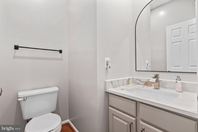 7912 BRACKSFORD CT, Fairfax Station, VA 22039