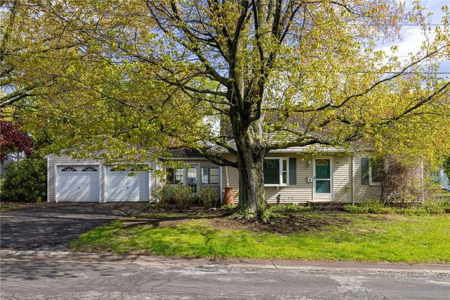 147 Hilltop Road, Greece, NY 14616