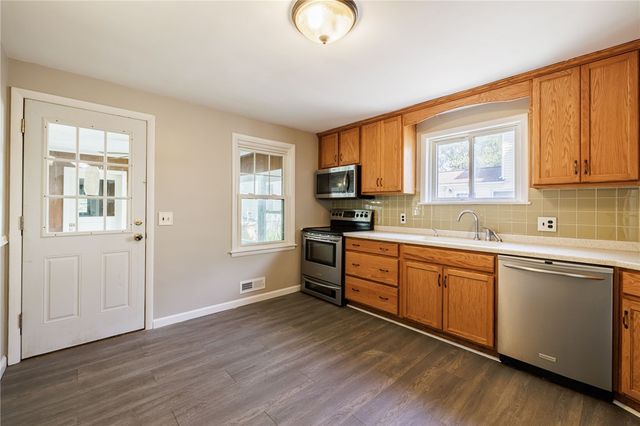 147 Hilltop Road, Greece, NY 14616