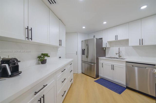 801 Brickell Bay Dr 1962, Miami, FL 33131
