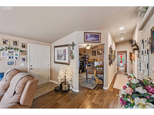 1060 CEDAR Loop, Lakeside, OR 97449