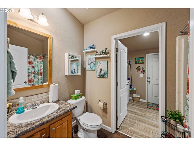 1060 CEDAR Loop, Lakeside, OR 97449