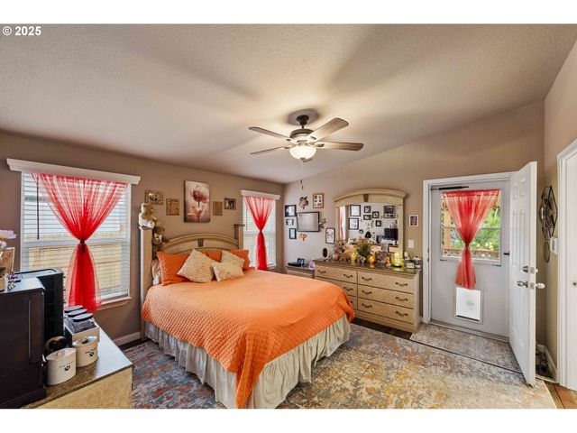 1060 CEDAR Loop, Lakeside, OR 97449