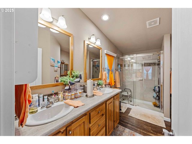 1060 CEDAR Loop, Lakeside, OR 97449