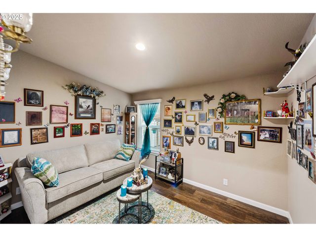 1060 CEDAR Loop, Lakeside, OR 97449