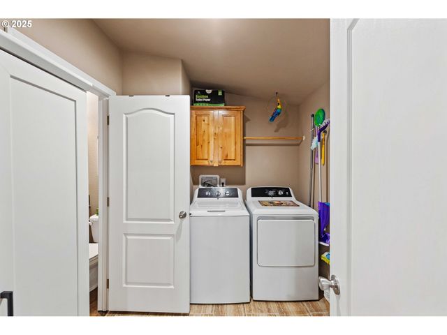 1060 CEDAR Loop, Lakeside, OR 97449