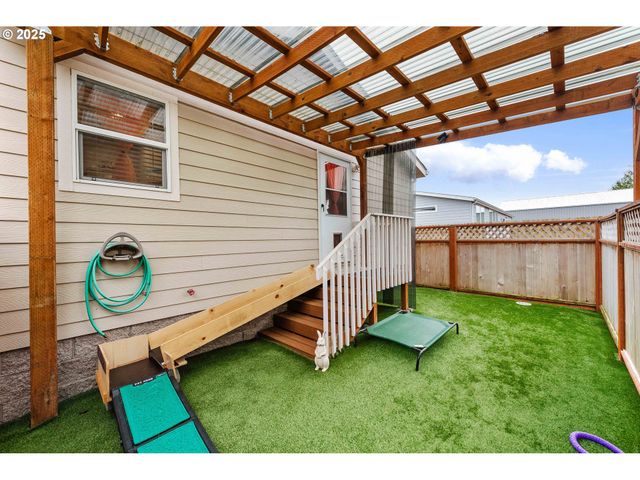 1060 CEDAR Loop, Lakeside, OR 97449