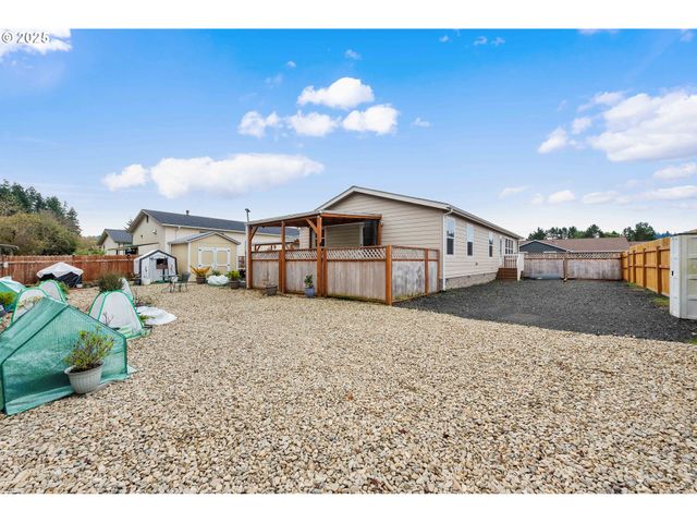 1060 CEDAR Loop, Lakeside, OR 97449