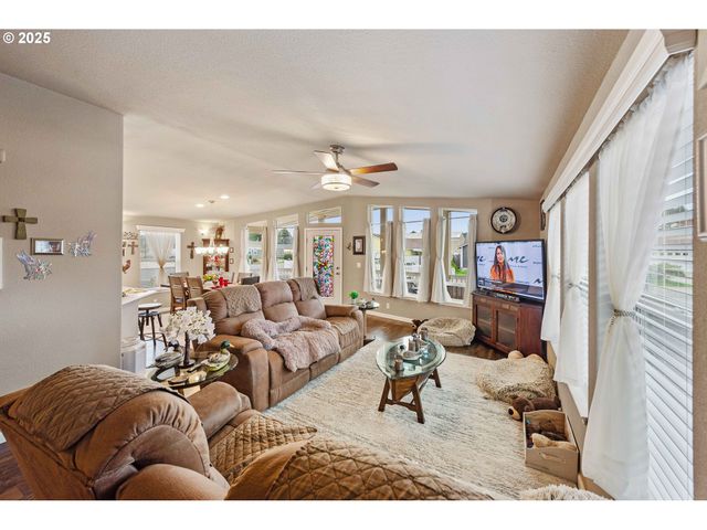 1060 CEDAR Loop, Lakeside, OR 97449