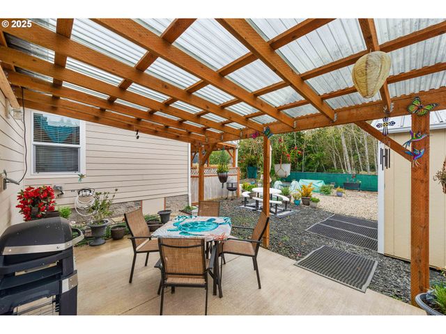 1060 CEDAR Loop, Lakeside, OR 97449