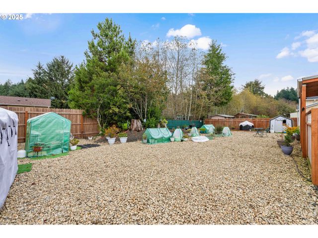 1060 CEDAR Loop, Lakeside, OR 97449