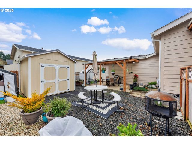 1060 CEDAR Loop, Lakeside, OR 97449