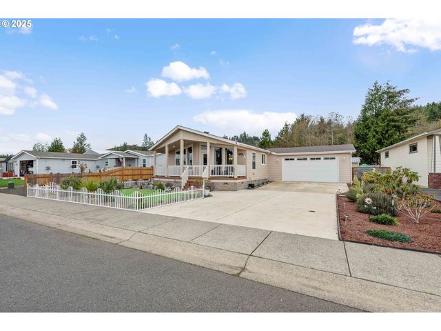 1060 CEDAR Loop, Lakeside, OR 97449