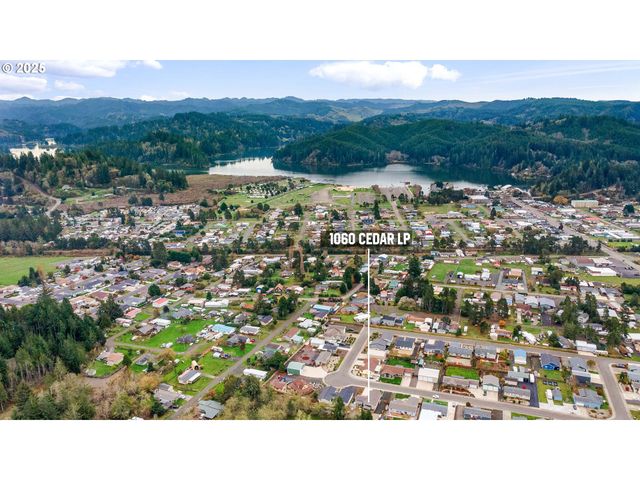 1060 CEDAR Loop, Lakeside, OR 97449