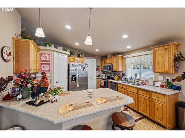 1060 CEDAR Loop, Lakeside, OR 97449