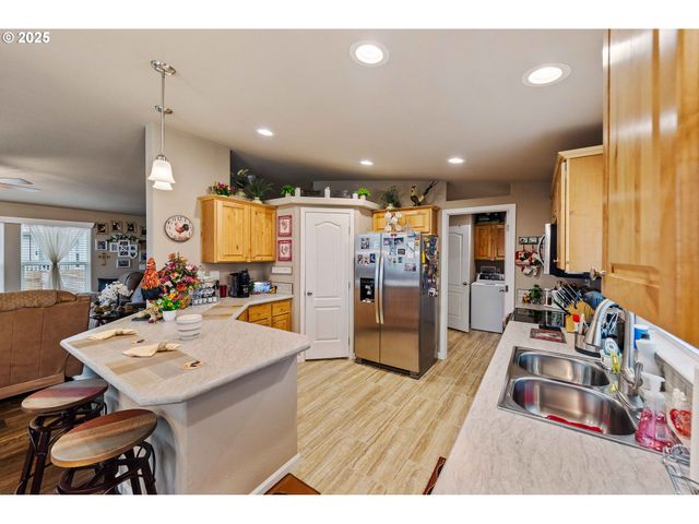 1060 CEDAR Loop, Lakeside, OR 97449