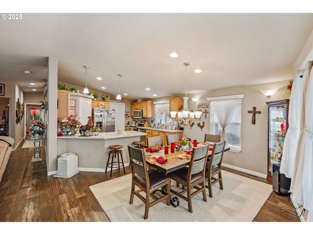 1060 CEDAR Loop, Lakeside, OR 97449