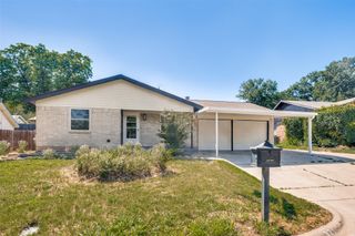 321 Holder Drive, Hurst, TX 76053