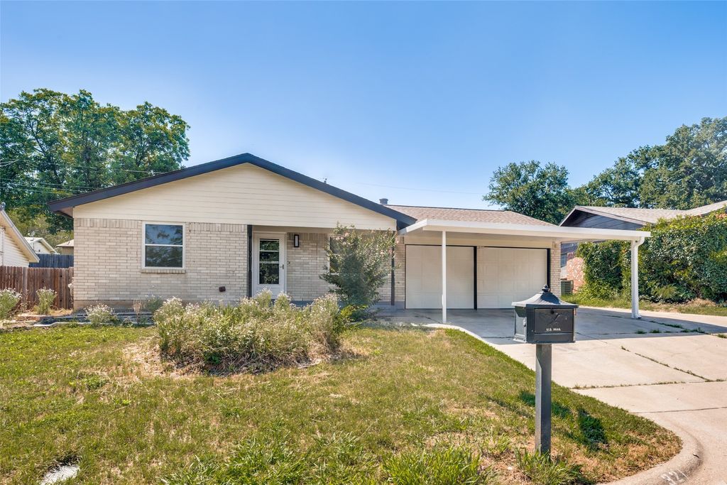 321 Holder Drive, Hurst, TX 76053