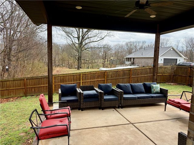 710 Oakley Street, Pea Ridge, AR 72751