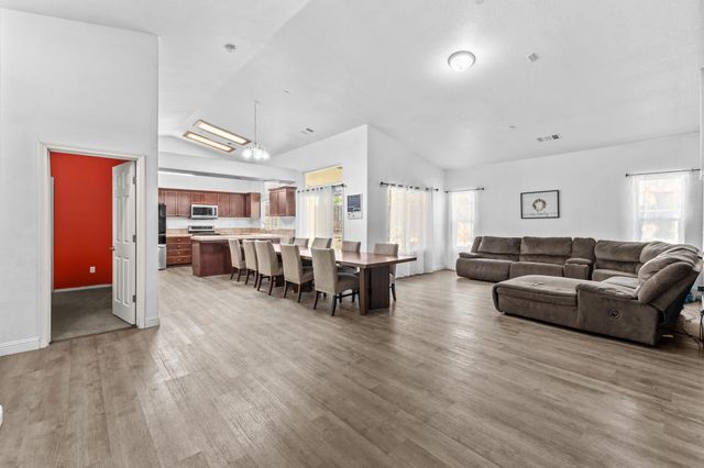7468 Ensminger Avenue, Visalia, CA 93291