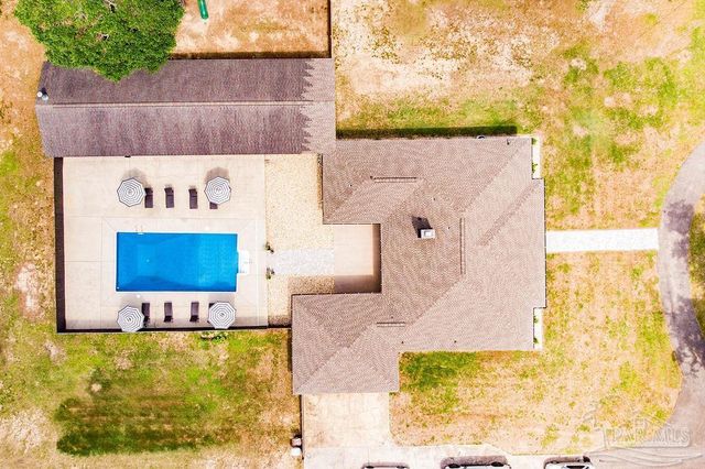 6050 Cheyenne Dr, Milton, FL 32570