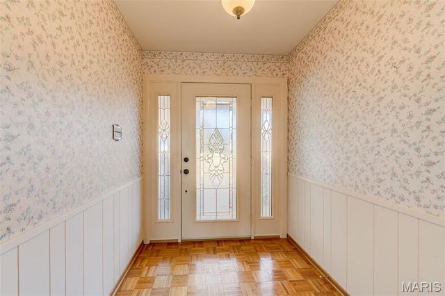 1021 N Duchesne Drive, St Charles, MO 63301