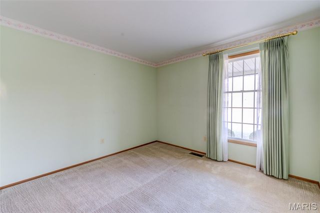 1021 N Duchesne Drive, St Charles, MO 63301