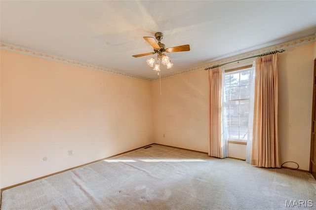 1021 N Duchesne Drive, St Charles, MO 63301