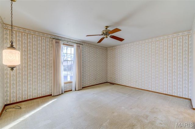 1021 N Duchesne Drive, St Charles, MO 63301