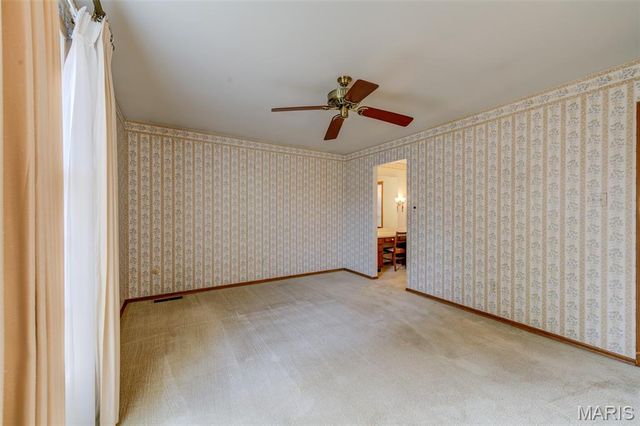 1021 N Duchesne Drive, St Charles, MO 63301