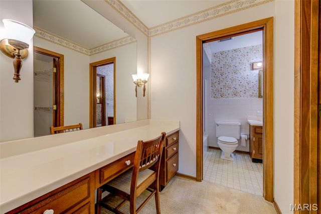 1021 N Duchesne Drive, St Charles, MO 63301