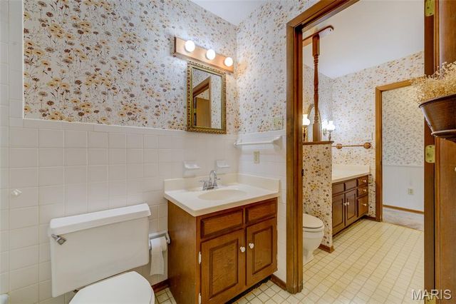 1021 N Duchesne Drive, St Charles, MO 63301