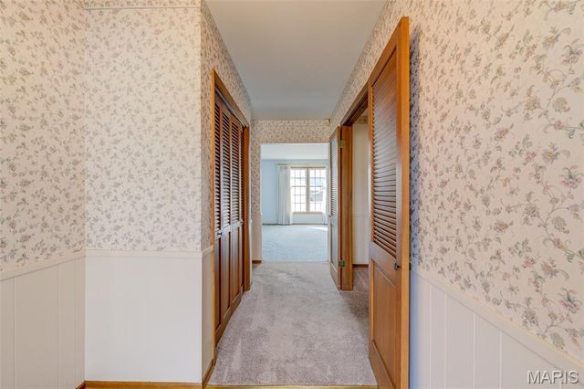 1021 N Duchesne Drive, St Charles, MO 63301