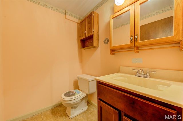 1021 N Duchesne Drive, St Charles, MO 63301