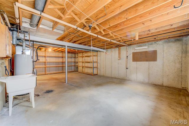 1021 N Duchesne Drive, St Charles, MO 63301