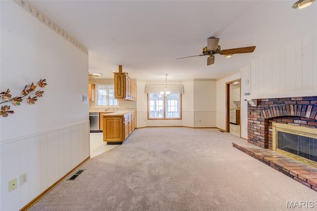 1021 N Duchesne Drive, St Charles, MO 63301