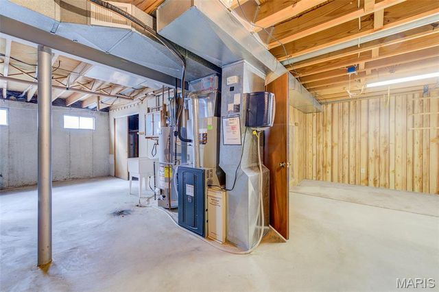 1021 N Duchesne Drive, St Charles, MO 63301