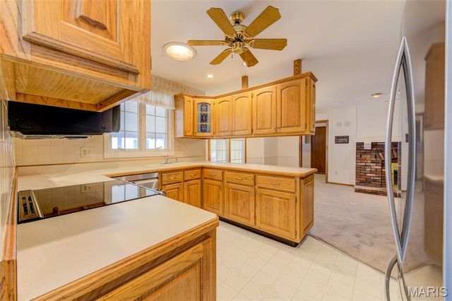 1021 N Duchesne Drive, St Charles, MO 63301