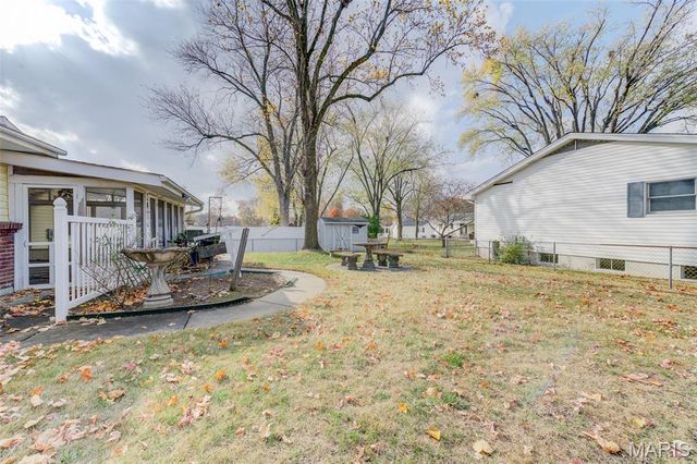 1021 N Duchesne Drive, St Charles, MO 63301